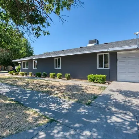 Fun City Haven Spacious Retreat In Fresno